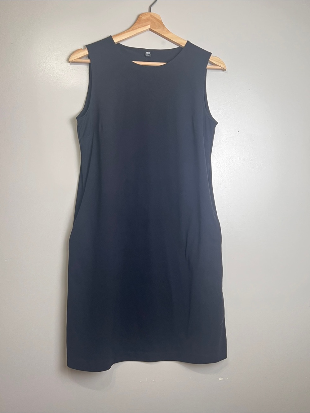 UNIQLO Ultra Stretch AIRism Sleeveless Small Mini Dress Black, w/Pockets, EUC